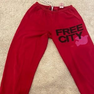 Red free city sweatpants